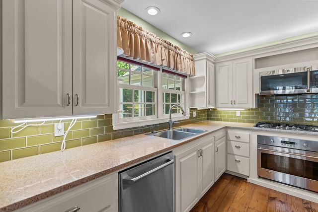1645 E Meadowmere Street, Springfield, MO 65804
