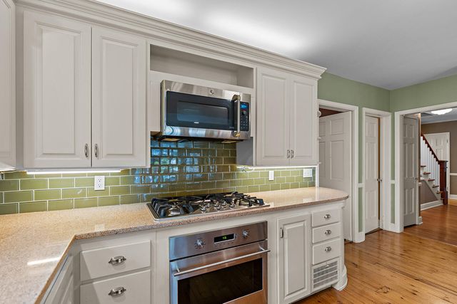 1645 E Meadowmere Street, Springfield, MO 65804
