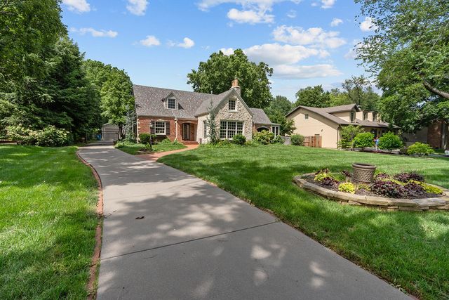 1645 E Meadowmere Street, Springfield, MO 65804