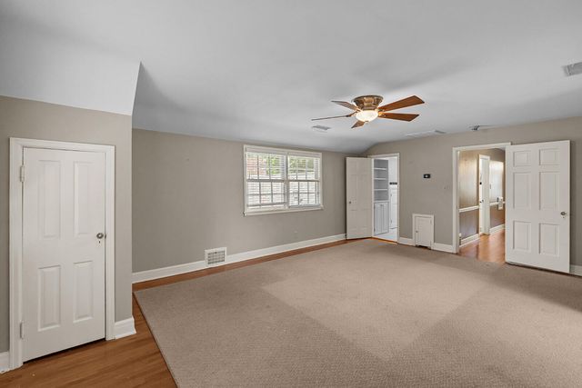 1645 E Meadowmere Street, Springfield, MO 65804