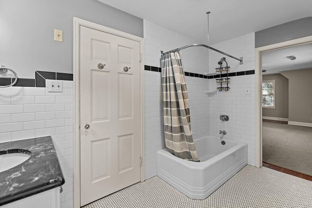 1645 E Meadowmere Street, Springfield, MO 65804