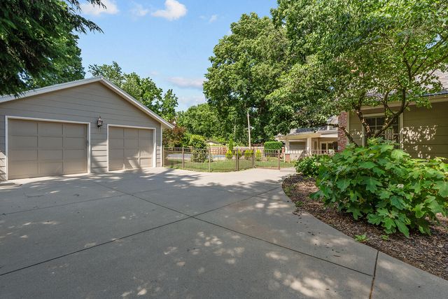 1645 E Meadowmere Street, Springfield, MO 65804