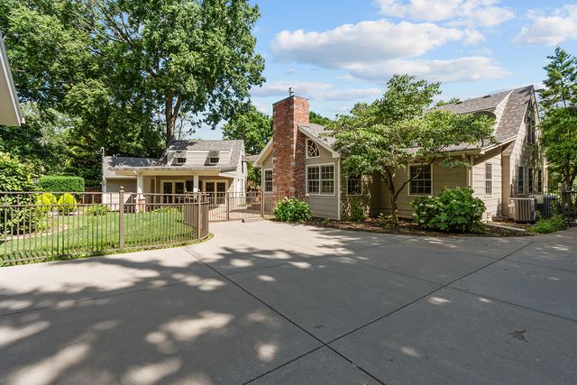 1645 E Meadowmere Street, Springfield, MO 65804