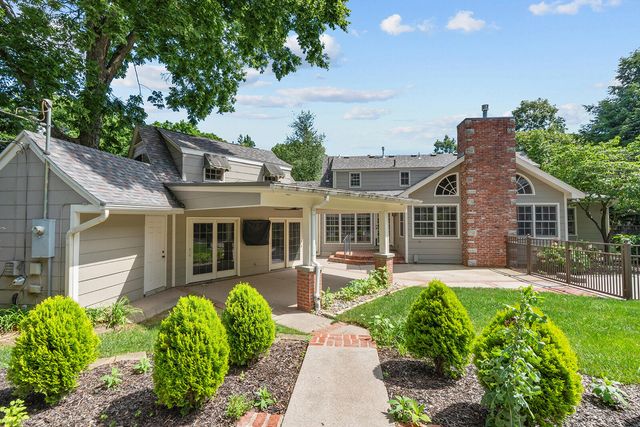 1645 E Meadowmere Street, Springfield, MO 65804