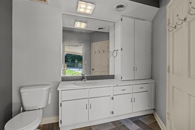 1645 E Meadowmere Street, Springfield, MO 65804