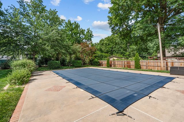 1645 E Meadowmere Street, Springfield, MO 65804