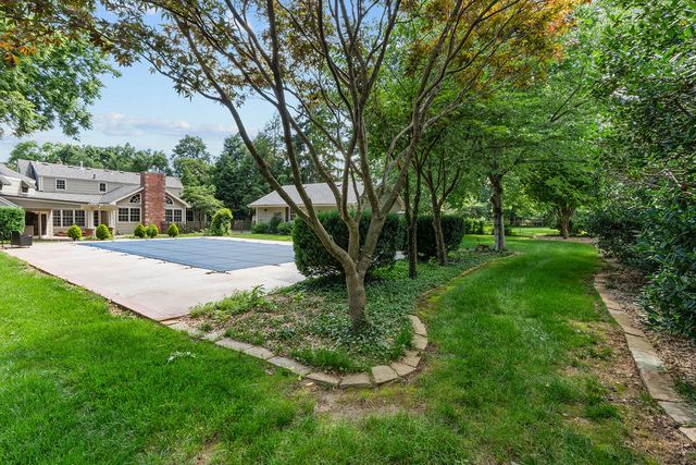 1645 E Meadowmere Street, Springfield, MO 65804