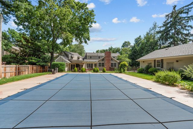 1645 E Meadowmere Street, Springfield, MO 65804
