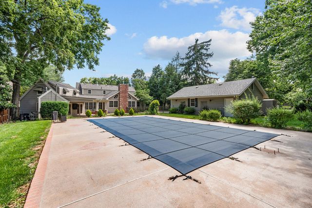 1645 E Meadowmere Street, Springfield, MO 65804