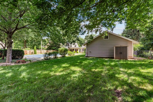 1645 E Meadowmere Street, Springfield, MO 65804