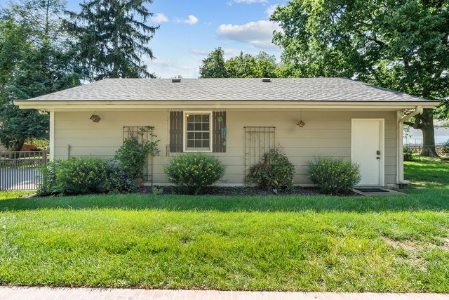 1645 E Meadowmere Street, Springfield, MO 65804