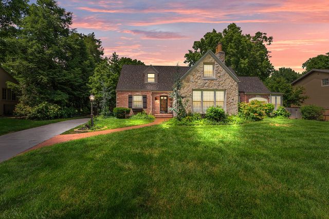 1645 E Meadowmere Street, Springfield, MO 65804