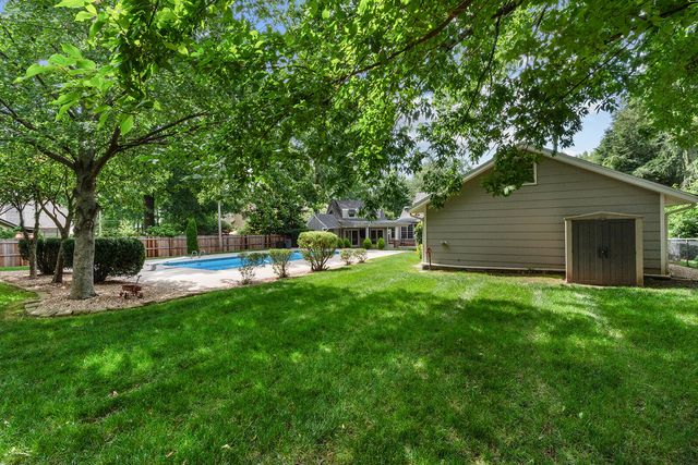 1645 E Meadowmere Street, Springfield, MO 65804