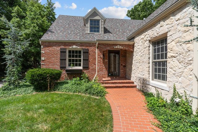 1645 E Meadowmere Street, Springfield, MO 65804