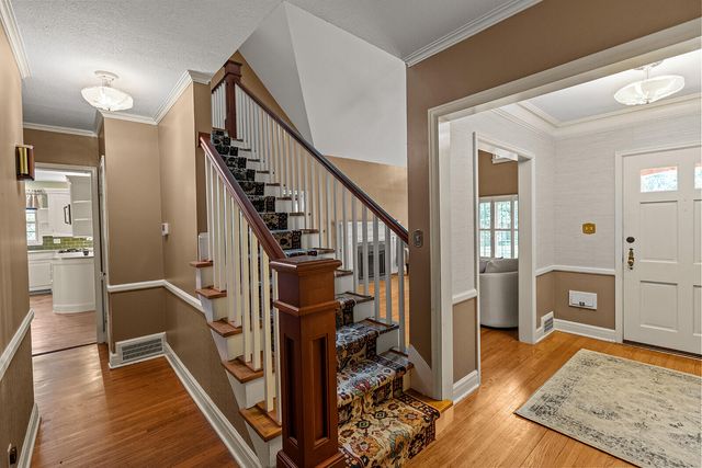 1645 E Meadowmere Street, Springfield, MO 65804