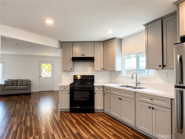 160 S Eucalyptus Avenue 111, Rialto, CA 92376