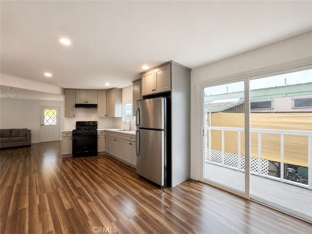 160 S Eucalyptus Avenue 111, Rialto, CA 92376