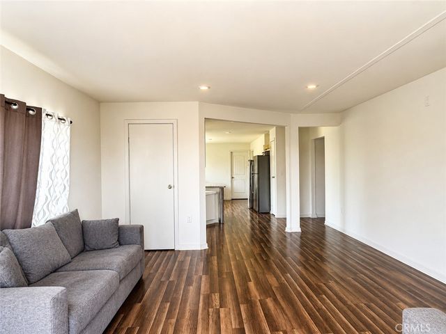 160 S Eucalyptus Avenue 111, Rialto, CA 92376