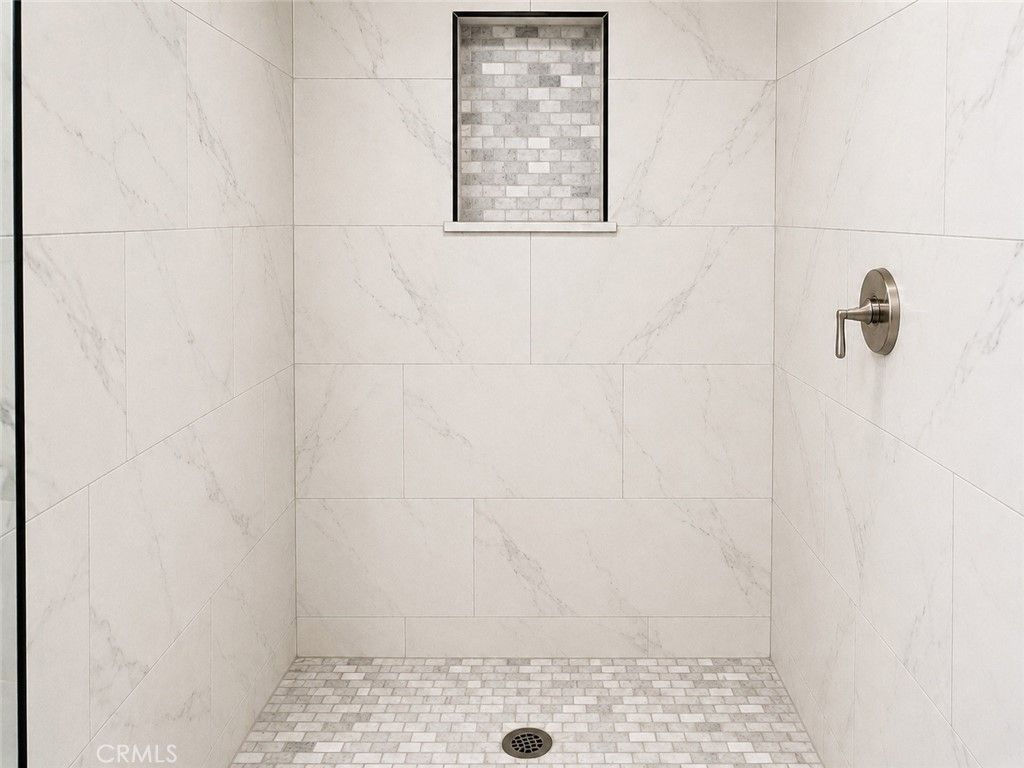Image 11 of property listing at 160 S Eucalyptus Avenue 111, Rialto, CA 92376