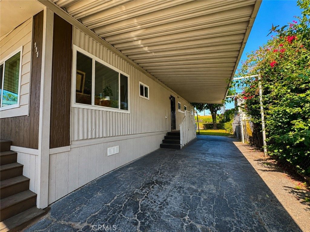 Image 12 of property listing at 160 S Eucalyptus Avenue 111, Rialto, CA 92376