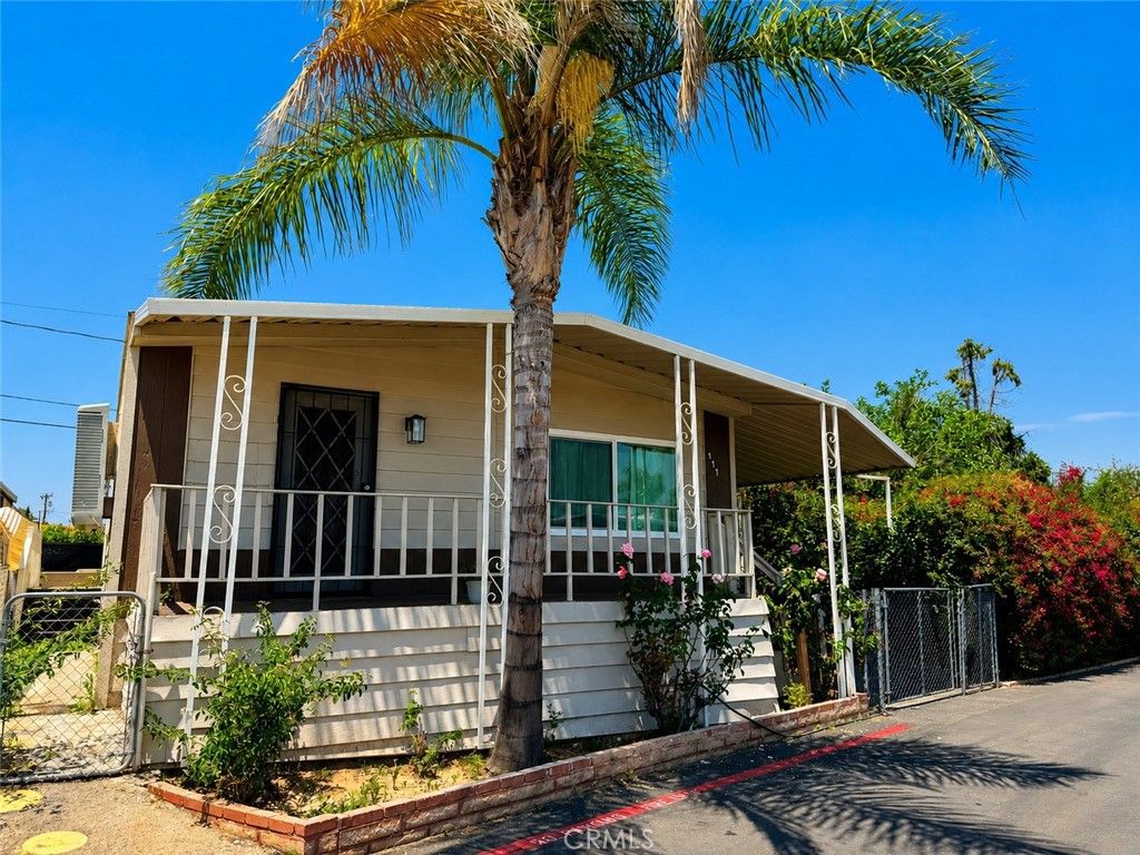Image 2 of property listing at 160 S Eucalyptus Avenue 111, Rialto, CA 92376
