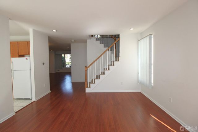 27 Pin Oak Drive, North Brunswick, NJ 08902