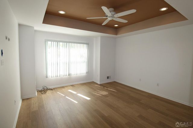 27 Pin Oak Drive, North Brunswick, NJ 08902