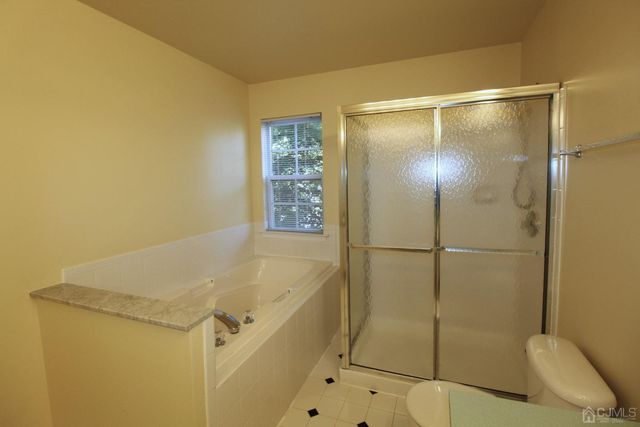 27 Pin Oak Drive, North Brunswick, NJ 08902