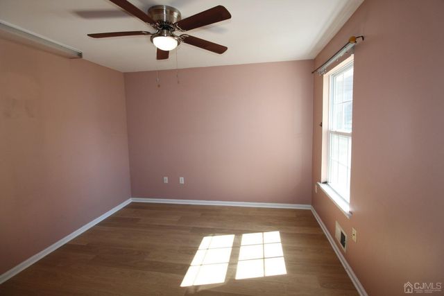27 Pin Oak Drive, North Brunswick, NJ 08902