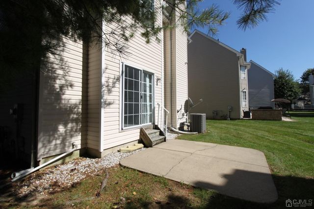 27 Pin Oak Drive, North Brunswick, NJ 08902
