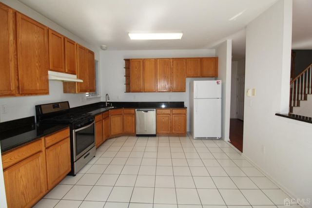 27 Pin Oak Drive, North Brunswick, NJ 08902