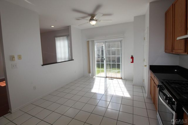 27 Pin Oak Drive, North Brunswick, NJ 08902