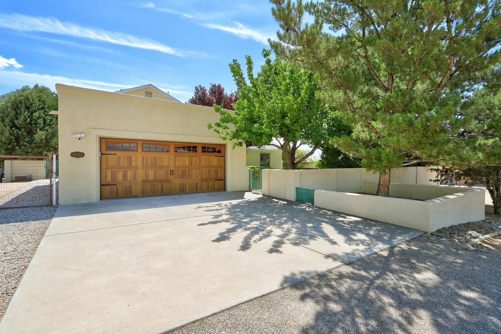 9124 SIGNAL Avenue NE, Albuquerque, NM 87122