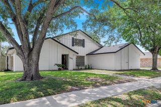 205 Magdalena Drive, Victoria, TX 77904