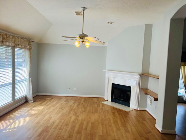 310 Annes Way, Stafford, TX 77477