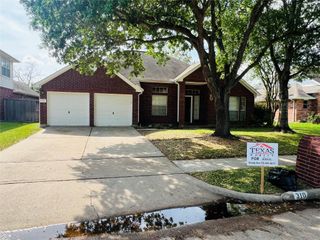 310 Annes Way, Stafford, TX 77477