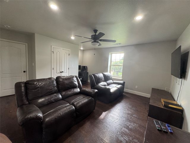 251 Rs County Road 3430, Emory, TX 75440