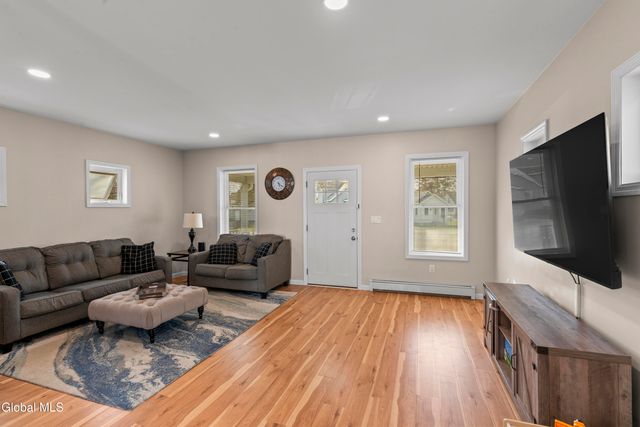 3096 Guilderland Avenue, Rotterdam, NY 12306