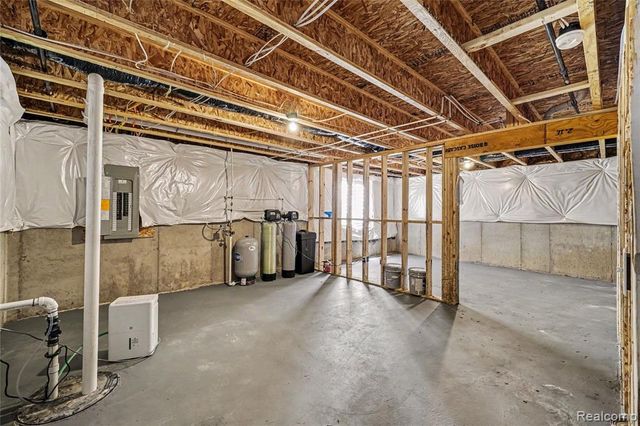 6030 Lahring Road, Linden, MI 48451