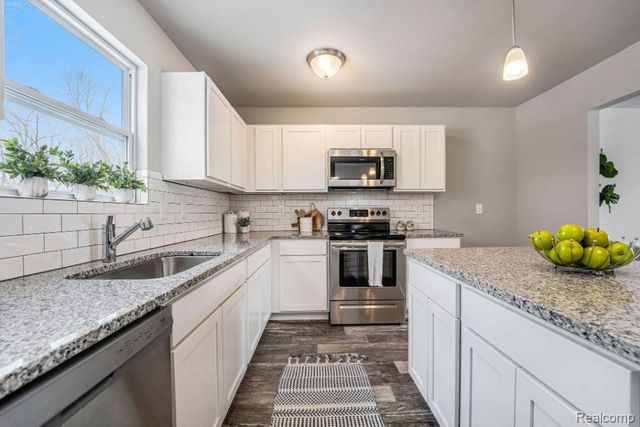 6030 Lahring Road, Linden, MI 48451