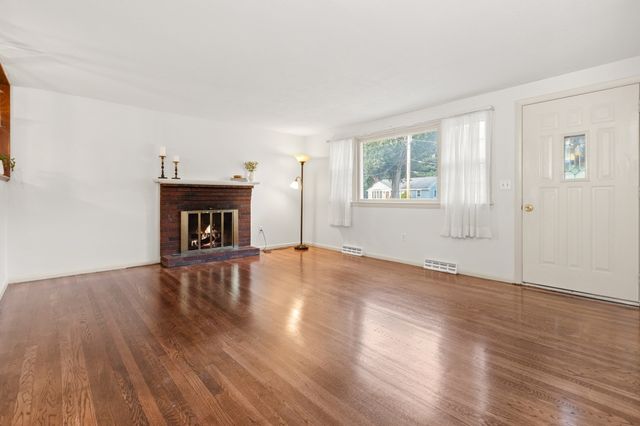 10 Clark Rd, Groveland, MA 01834