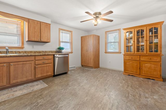 10 Clark Rd, Groveland, MA 01834
