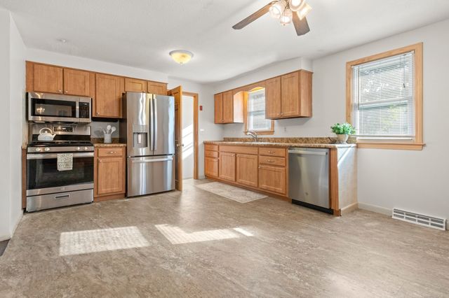 10 Clark Rd, Groveland, MA 01834