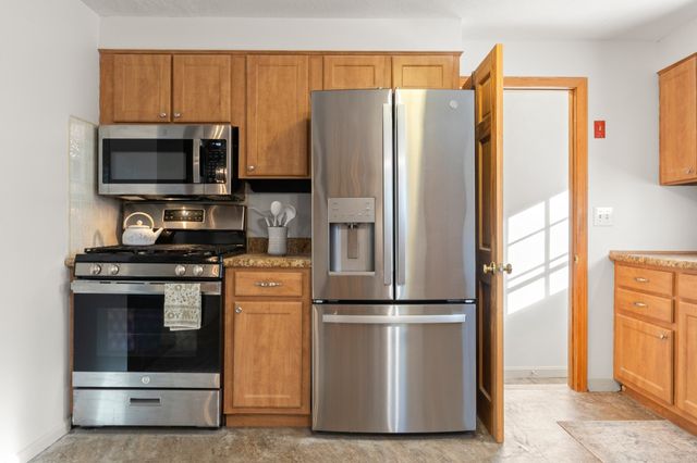 10 Clark Rd, Groveland, MA 01834