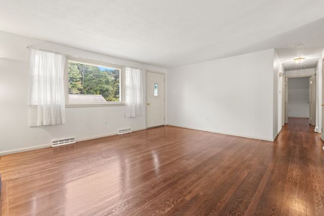 10 Clark Rd, Groveland, MA 01834