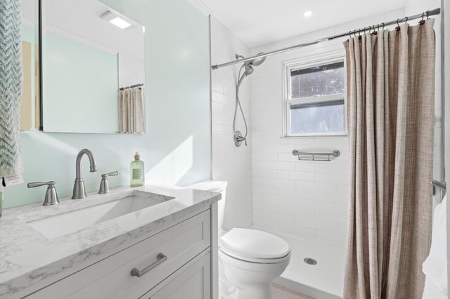 10 Clark Rd, Groveland, MA 01834