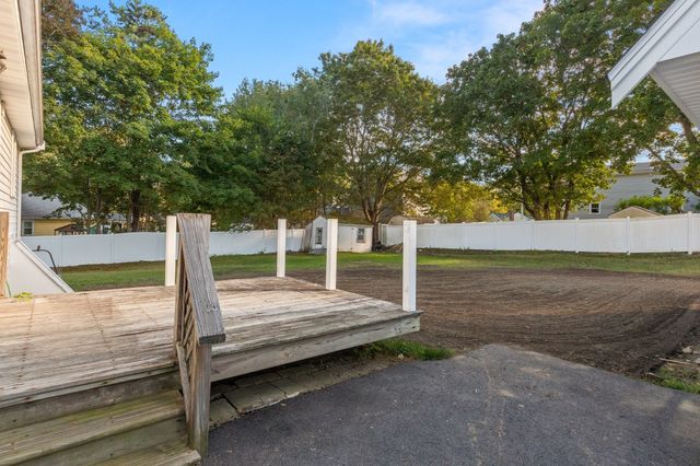 10 Clark Rd, Groveland, MA 01834