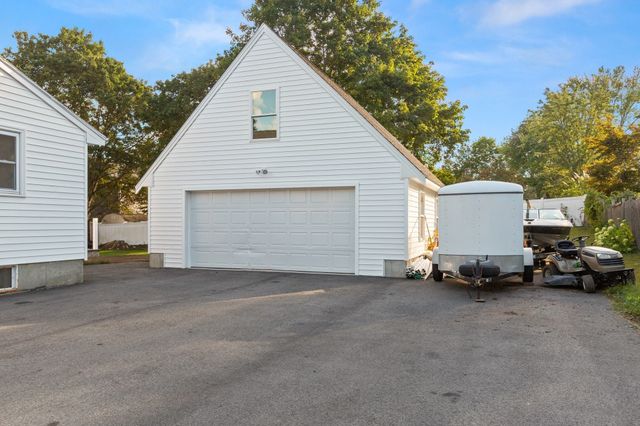 10 Clark Rd, Groveland, MA 01834