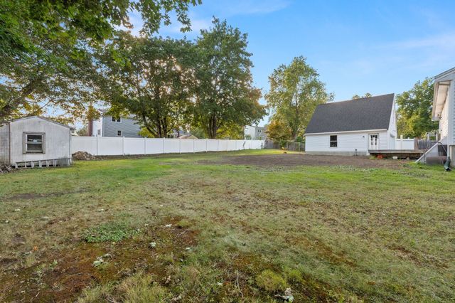 10 Clark Rd, Groveland, MA 01834