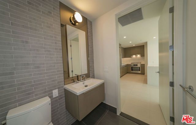 889 Francisco Street 1201, Los Angeles, CA 90017